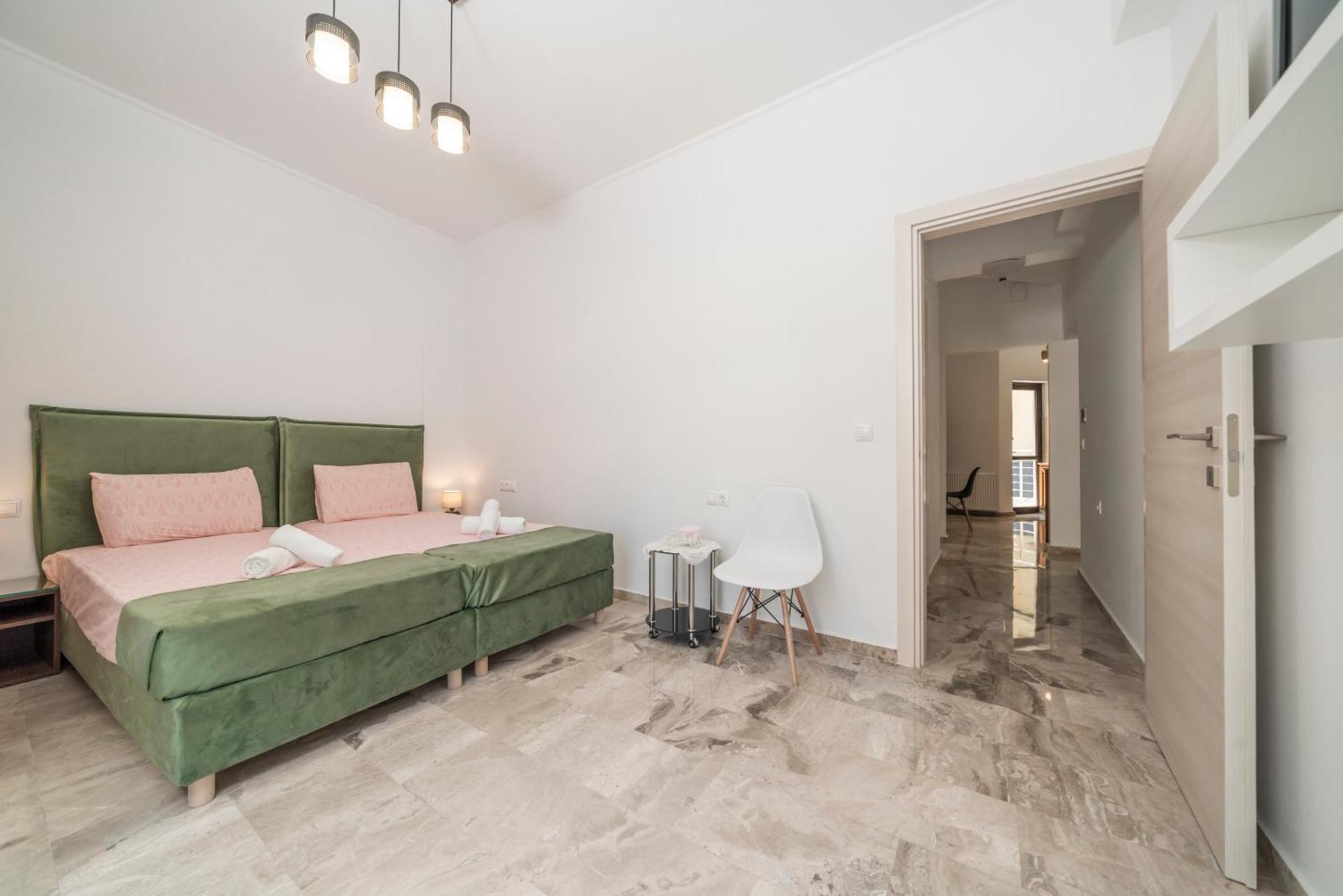 Neon 2Br Luxurious Central Apt Heraklion ภายนอก รูปภาพ