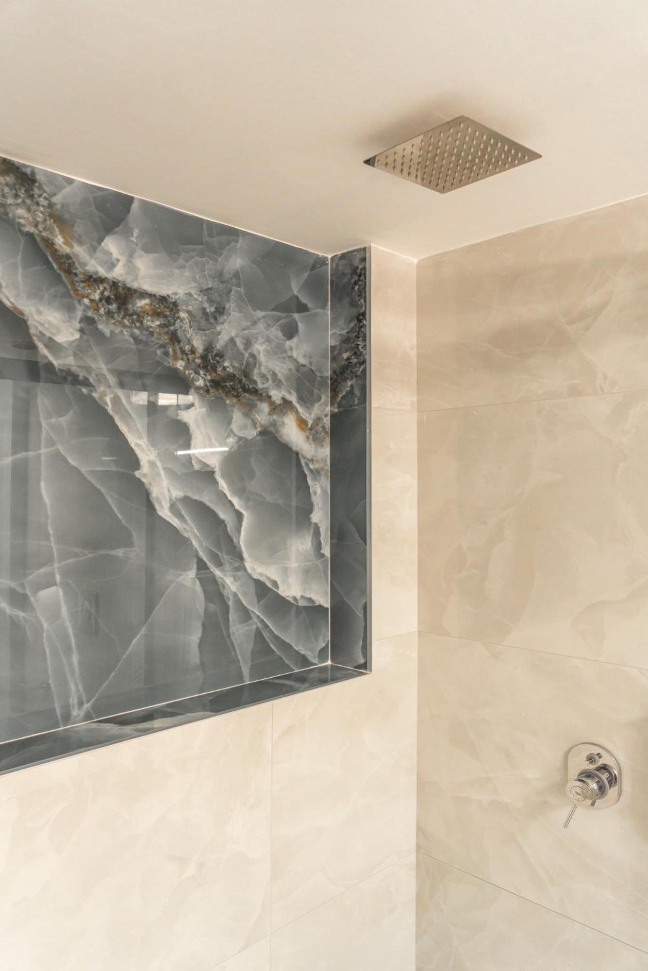 Neon 2Br Luxurious Central Apt Heraklion ภายนอก รูปภาพ
