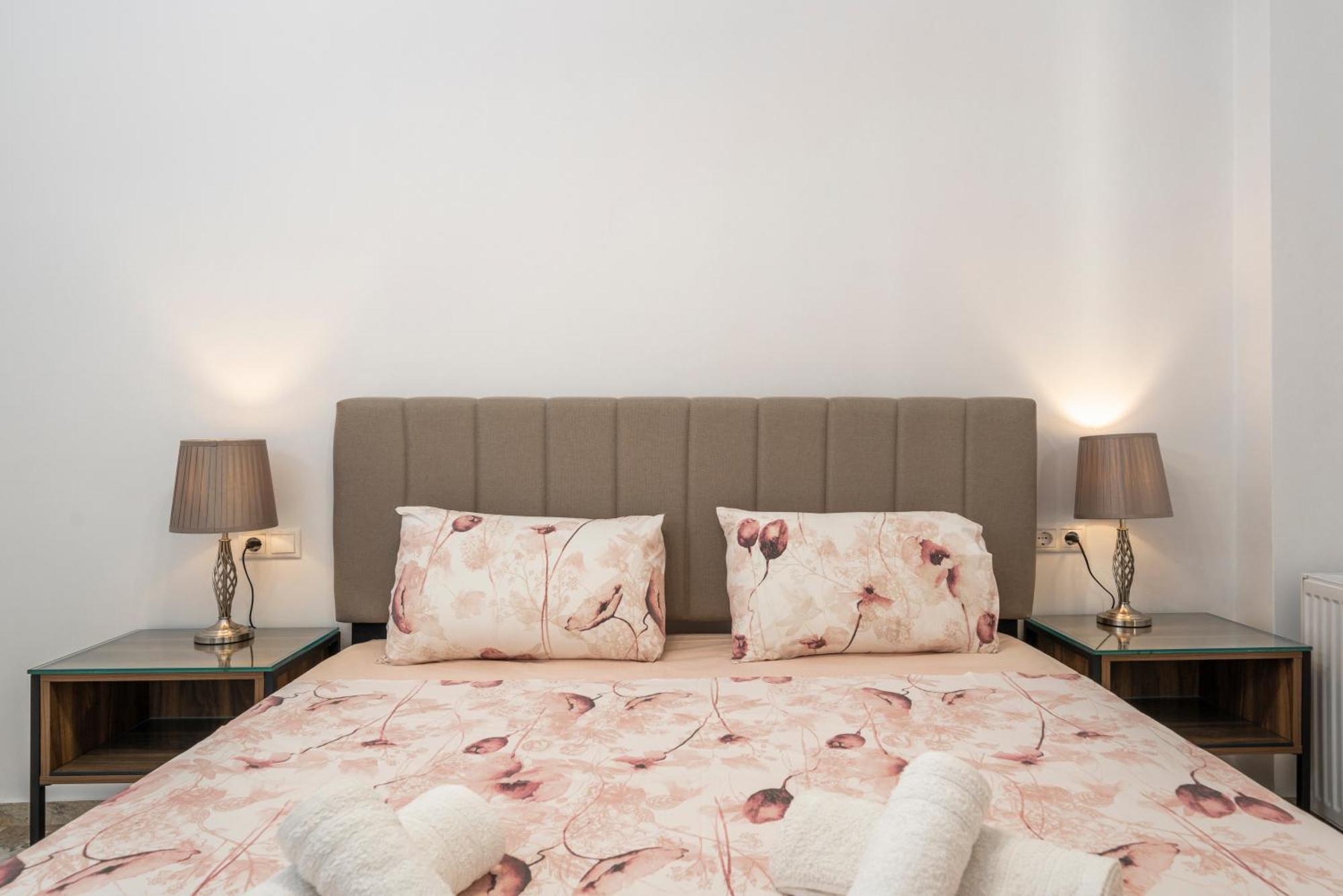 Neon 2Br Luxurious Central Apt Heraklion ภายนอก รูปภาพ